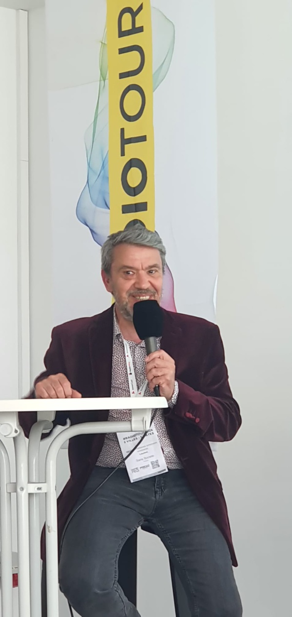 Laurent Genvo, directeur d’Accent 4 à Strasbourg. La radio est une des très rares stations associatives en Europe à ne diffuser que de la musique classique