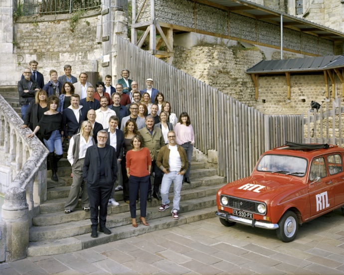 La photo de rentrée de RTL a été réalisée par Raymond Depardon © Magnum Photos. Les photos des coulisses sont signées Nicolas Gouhier © RTL