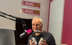 Angy Mayeux, directeur d’antenne de Canal FM depuis 2014, dans les locaux de la radio à Aulnoye-Aymeries. © Canal FM. 